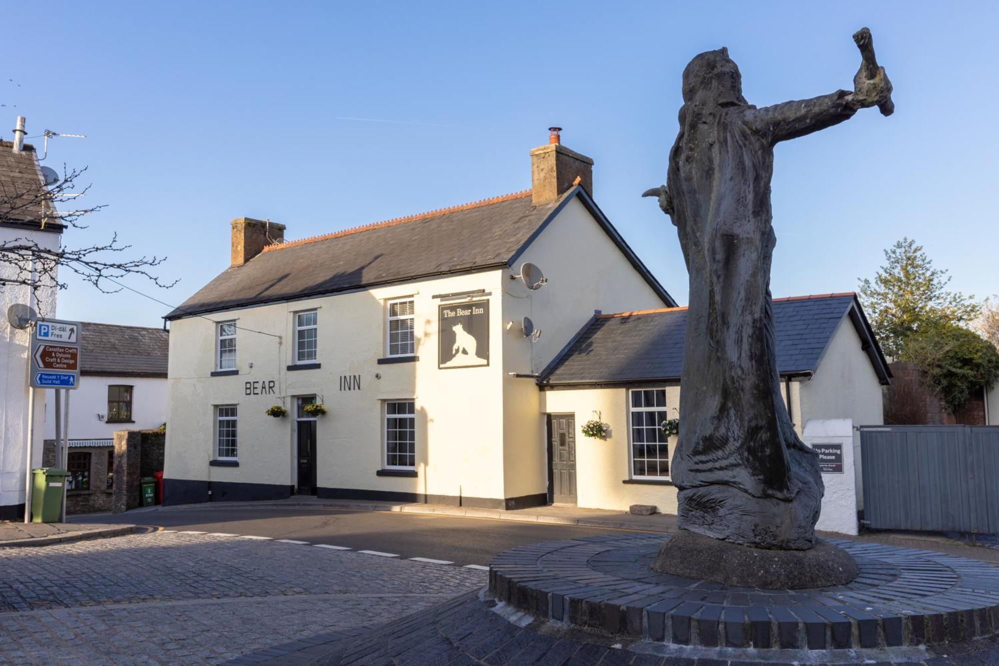 The Bear Inn Llantrisant  Exterior foto